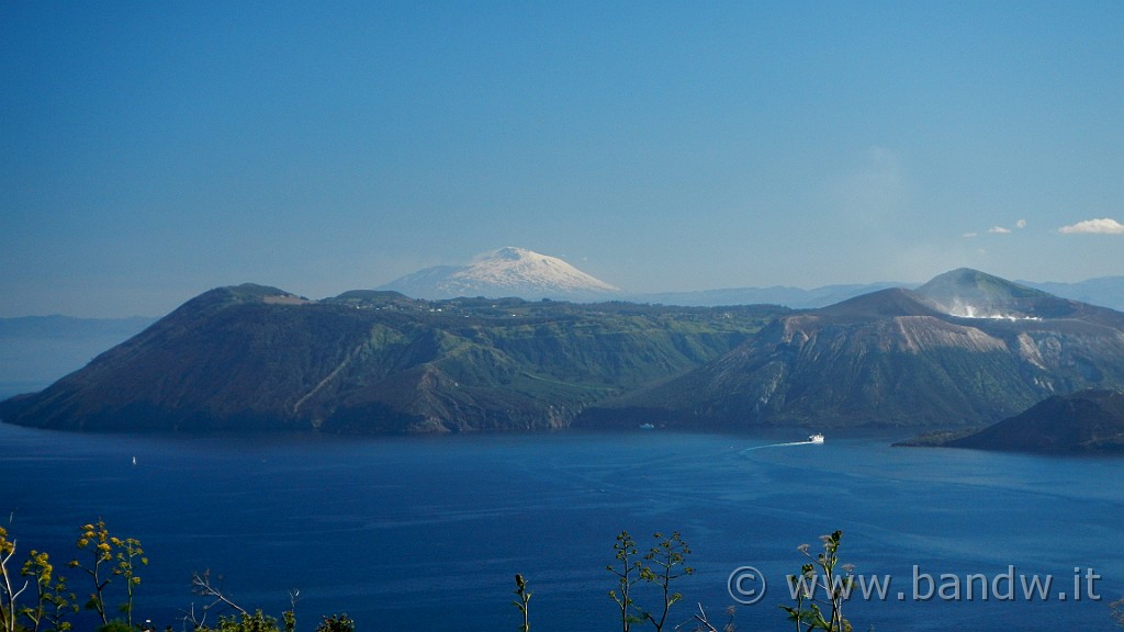 DSCN8833.JPG - Vulcano e l'Etna, ultima foto e si ridiscende giù